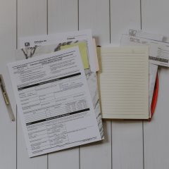 Jakie są obowiązki dotyczące prowadzenia dokumentacji pracowniczej w księgowości?
